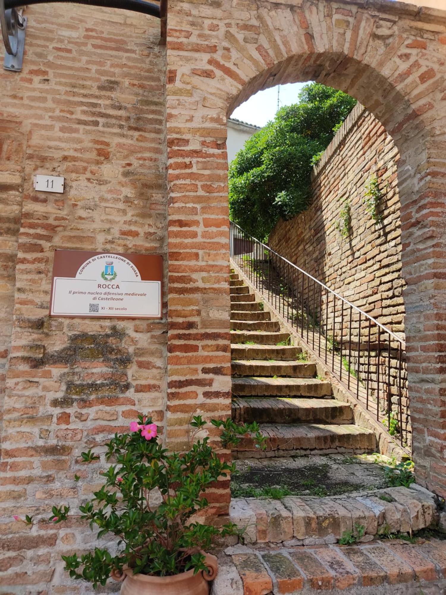 Casa Borgo Fonte Villa Castelleone di Suasa ภายนอก รูปภาพ